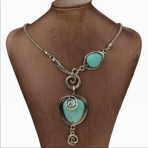 NWT bohemian silvertone necklace